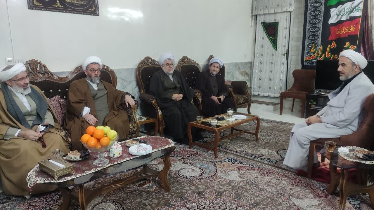 حضور مدیر حوزه علمیه آذربایجان غربی در منزل طلبه شهید حسن مختارزاده 