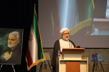 پژوهش تخریب بنیاد خانواده به وسیله غرب را ثابت کند/ ضرورت ورود حوزه‌های علمیه خواهران در موضوع مهم زنان