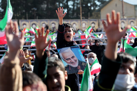 تصاویر/ حضور رئیس جمهور در جمع اقشار مختلف مردم بیرجند در ورزشگاه آزادی
