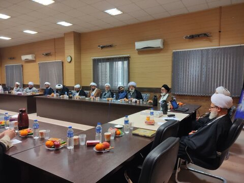 تصاویر/ نشست مدیران و معاونین آموزش مدارس علمیه در مدرسه علمیه امیرالمومین علی علیه السلام رشت