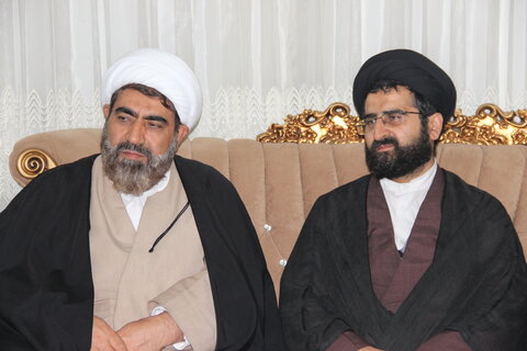 عیادت مسئول مرکز امور طلاب و دانش آموختگان حوزه و مدیر حوزه علمیه قزوین از مدیر مدرسه علمیه شیخ الاسلام