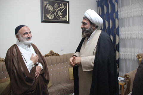 عیادت مسئول مرکز امور طلاب و دانش آموختگان حوزه و مدیر حوزه علمیه قزوین از مدیر مدرسه علمیه شیخ الاسلام
