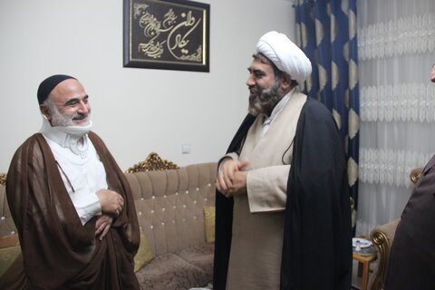 عیادت مسئول مرکز امور طلاب و دانش آموختگان حوزه و مدیر حوزه علمیه قزوین از مدیر مدرسه علمیه شیخ الاسلام