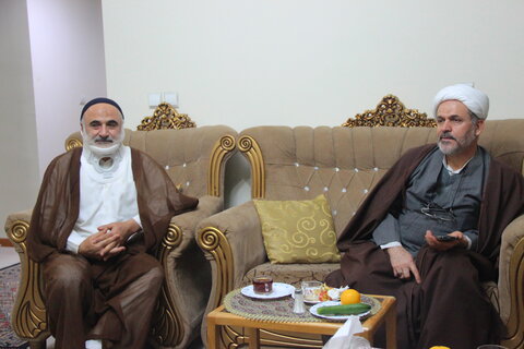 عیادت مسئول مرکز امور طلاب و دانش آموختگان حوزه و مدیر حوزه علمیه قزوین از مدیر مدرسه علمیه شیخ الاسلام