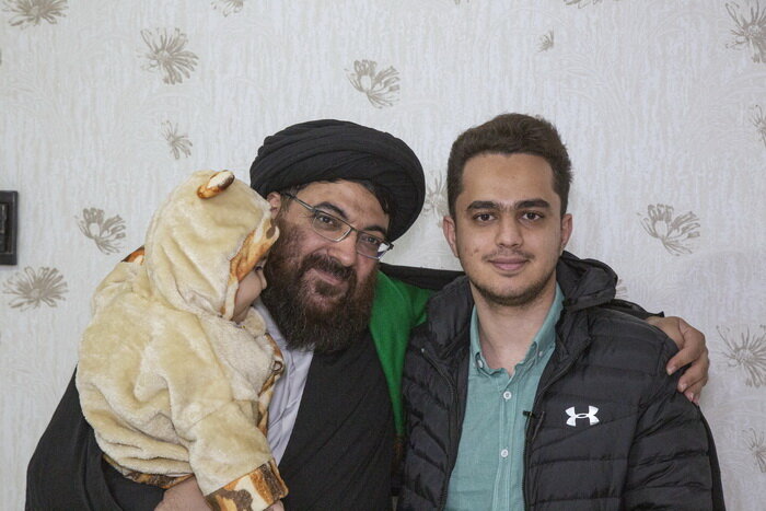 جوان دانشجویی که با کتابخوانی صاحب خانه شد + فیلم و عکس