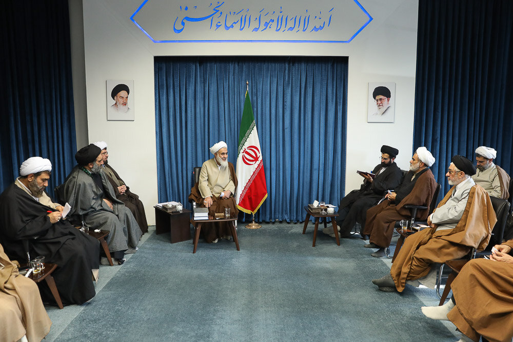 دیدار مسئول مرکز امور طلاب و دانش آموختگان حوزه با امام جمعه قزوین