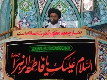 ولایت مهمترین محور وحدت در جامعه است