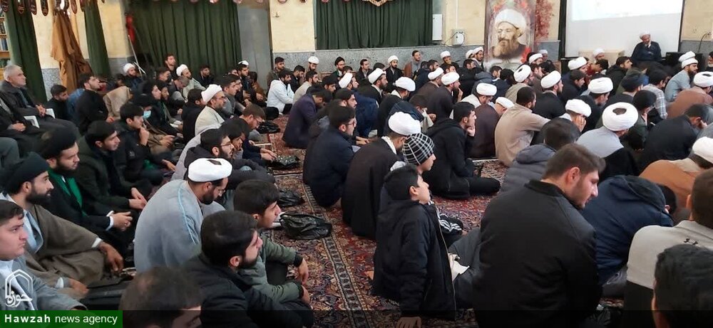 برگزاری جلسه درس اخلاق در مدرسه علمیه آیت الله آخوند(ره) همدان+ عکس