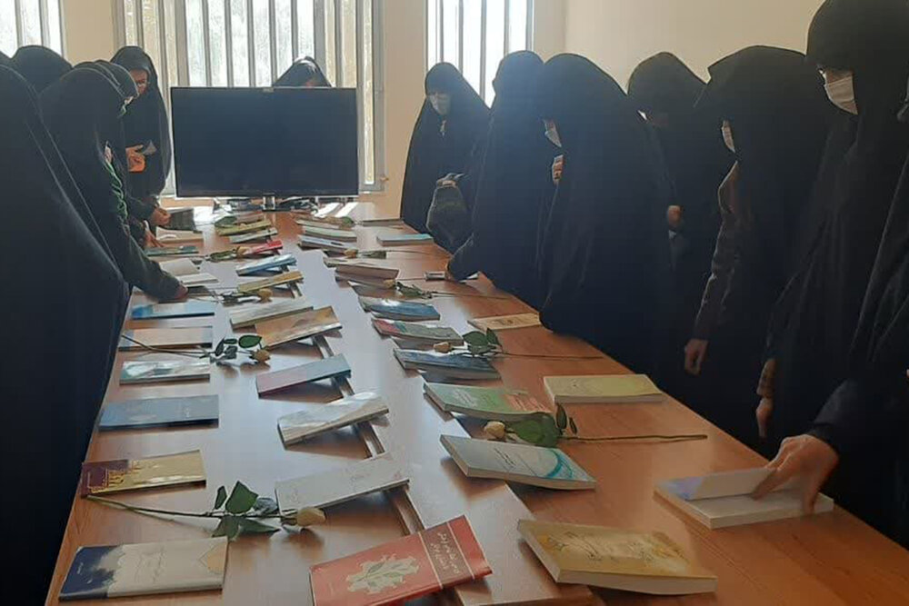 پژوهشگران برتر حوزه علمیه خواهران کرمان تجلیل شدند + عکس