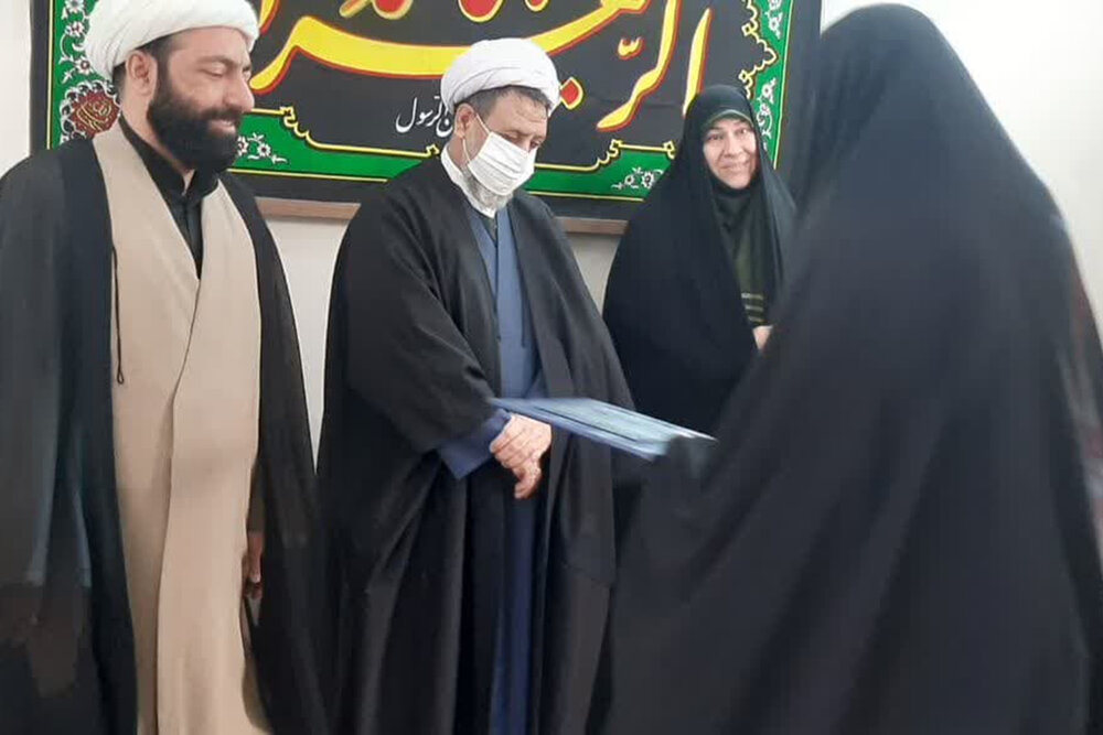 پژوهشگران برتر حوزه علمیه خواهران کرمان تجلیل شدند + عکس