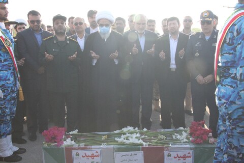 تصاویر/ استقبال بوشهری ها از پیکر مطهر 3 شهید گمنام