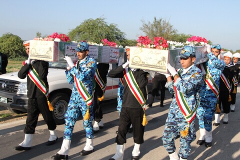 تصاویر/ استقبال بوشهری ها از پیکر مطهر 3 شهید گمنام