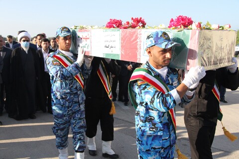 تصاویر/ استقبال بوشهری ها از پیکر مطهر 3 شهید گمنام