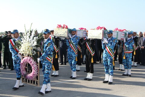 تصاویر/ استقبال بوشهری ها از پیکر مطهر 3 شهید گمنام