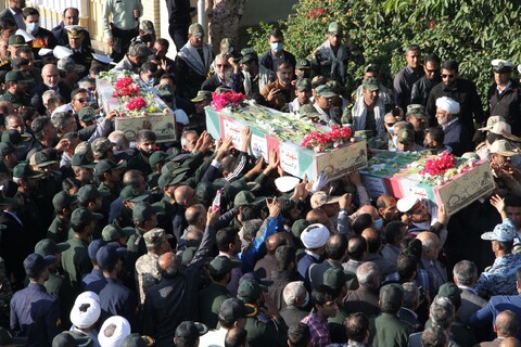 تصاویر/ استقبال بوشهری ها از پیکر مطهر 3 شهید گمنام