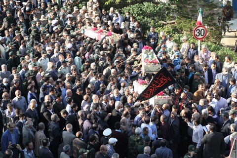 تصاویر/ استقبال بوشهری ها از پیکر مطهر 3 شهید گمنام