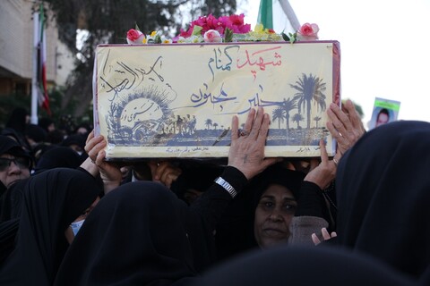 تصاویر/ استقبال بوشهری ها از پیکر مطهر 3 شهید گمنام