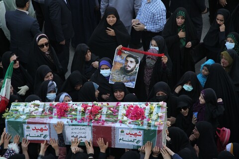 تصاویر/ استقبال بوشهری ها از پیکر مطهر 3 شهید گمنام