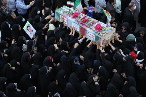 تصاویر/ استقبال بوشهری ها از پیکر مطهر 3 شهید گمنام