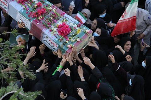 تصاویر/ استقبال بوشهری ها از پیکر مطهر 3 شهید گمنام