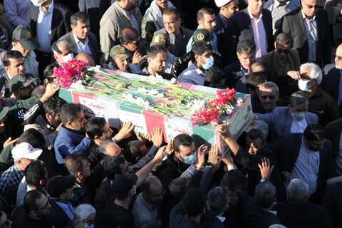 تصاویر/ استقبال بوشهری ها از پیکر مطهر 3 شهید گمنام