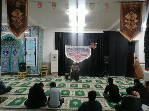 تصاویر/ اقامه عزای در شب های فاطمیه اول در مدرسه علمیه امام جعفر صادق (ص) حاجی آباد