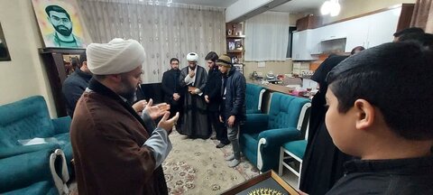 تصاویر/ دیدار اساتید و طلاب مدرسه علمیه حضرت ولیعصر(عج) آستارا با خانواده شهدای اغتشاشات اخیر در شهر مقدس مشهد