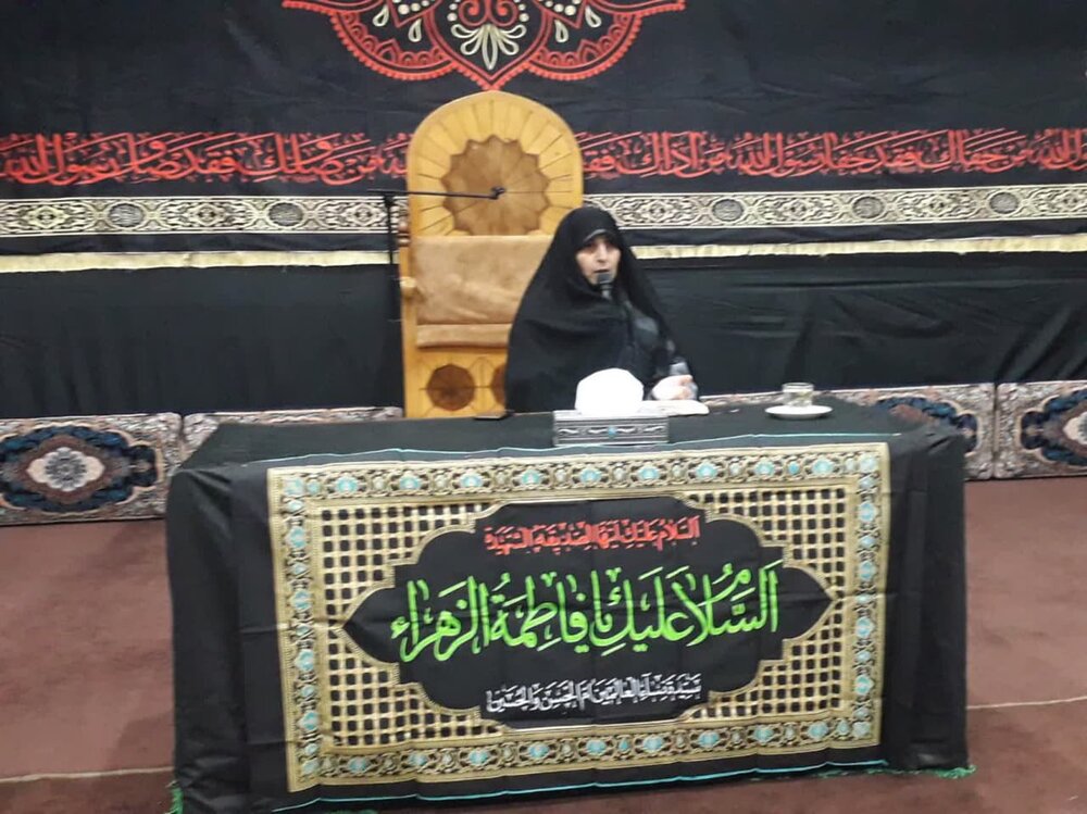 سادهزیستی حضرت زهرا(س) متناسب با مقتضیات روز تبیین شود