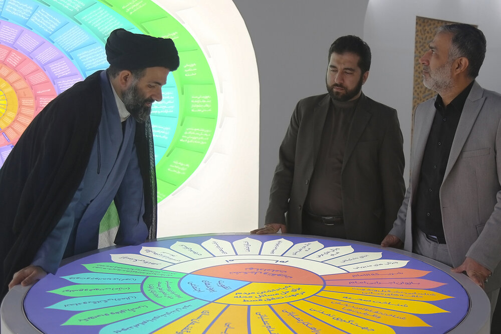 نمایشگاه مسجد جامعه پرداز اقدامی بینظیر و سرشار از مفاهیم علمی و فعالیتهای هنری است