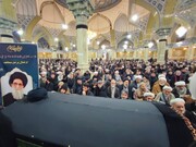 हज़रत आयतुल्लाह सैय्यद मोहम्मद सादिक रूहानी का हरम ए हज़रत मसूमा स.ल.में अंतिम संस्कार/फोंटों