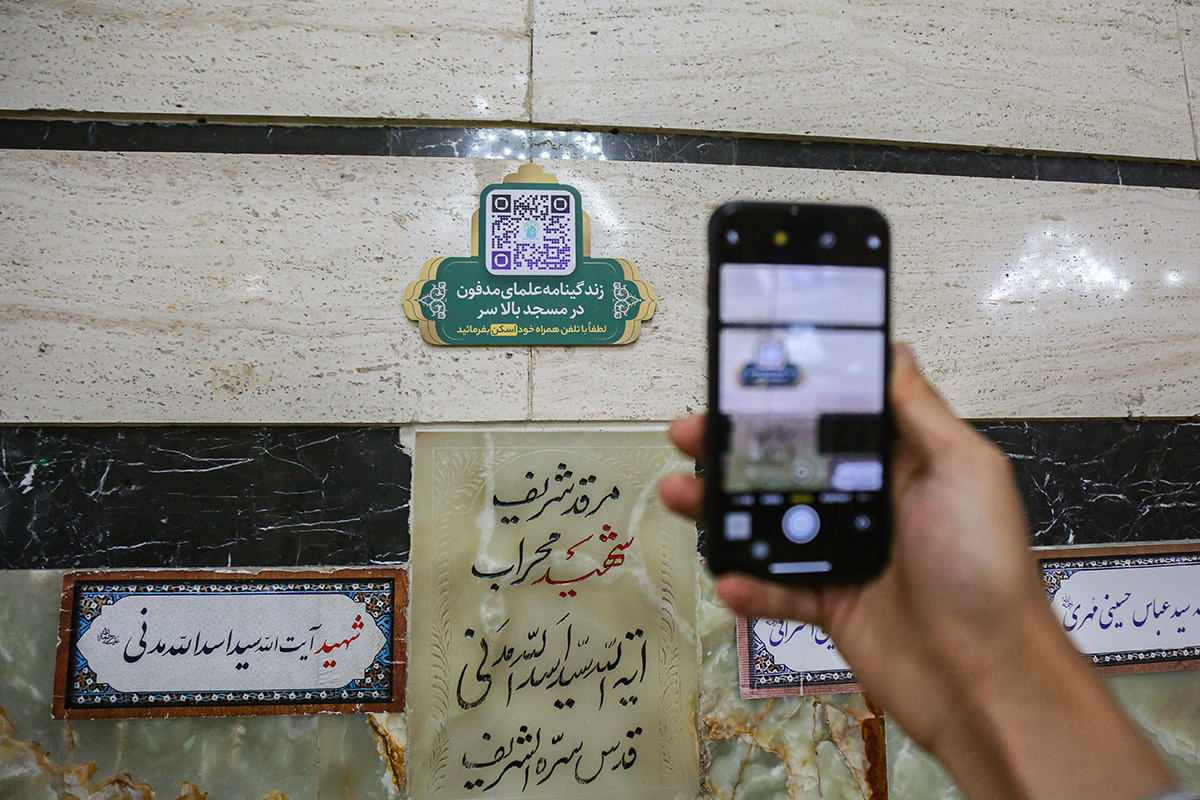 قبور علمای مدفون در حرم دارای QR کد شد