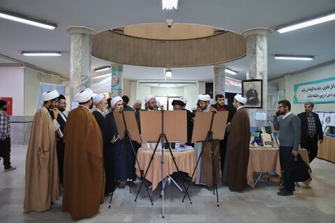 تصاویر/ بازدید آیت الله اعرافی از نمایشگاه دستاوردهای مراکز پژوهشی حوزه