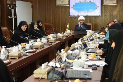 نشست رئیس سازمان تبلیغات اسلامی با گروه تئاتر هنر مقدس