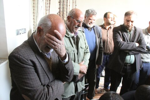 تصاویر/ حضور امام‌جمعه شهرکرد در منزل شهید «محمد گودرزی شهرکی»