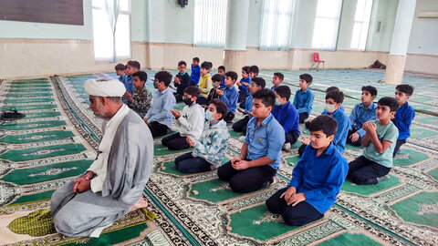 تصاویر/برگزاری همایش نماز ویژه دانش آموزان دبستان شهید برخورداری ناحیه یک بندرعباس