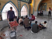 تصاویر/ تهیه و توزیع انار یلدایی برای نیازمندان توسط طلاب بندرلنگه