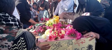 فیلم | استقبال از کاروان شهدای گمنام در الیگودرز لرستان