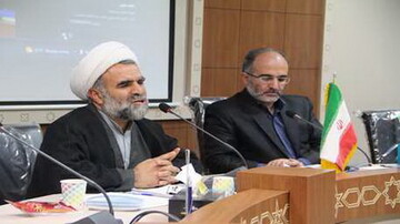 چالش ها را نشناسیم، انقلاب به دست نامحرمان می افتد