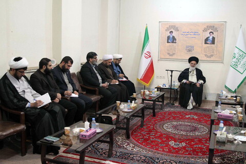 تصاویر/ دیدار شورای سیاستگذاری اولین جشنوراه گفتمان خدمت با آیت‌الله حسینی بوشهری
