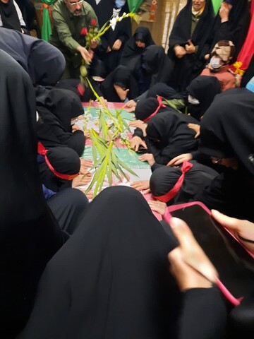 تصاویر/ وداع با پیکر شهید گمنام در مدرسه علمیه معصومیه تبریز