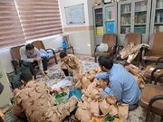 توزیع بسته های شب یلدایی به نیابت از شهدای روحانی استان همدان