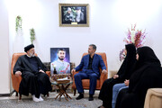 ईरानी राष्ट्रपति की बसीजी शहीद आरमान अली वरूदी के परिवार वालों से मुलाकात