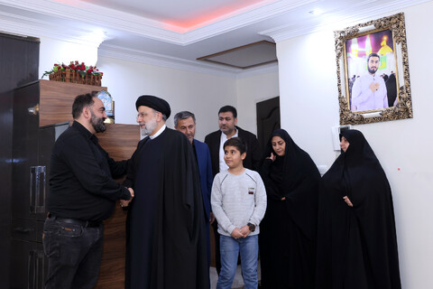 تصاویر/ حضور رئیس جمهور در منزل شهید امنیت آرمان علی وردی