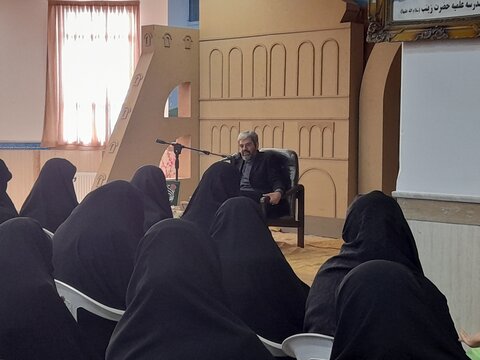دیدار خواهران طلبه مدرسه علمیه حضرت زینب سلام الله علیها یزد  با دبیر شورای علمی تربیتی حوزه های علمیه خواهران کشور