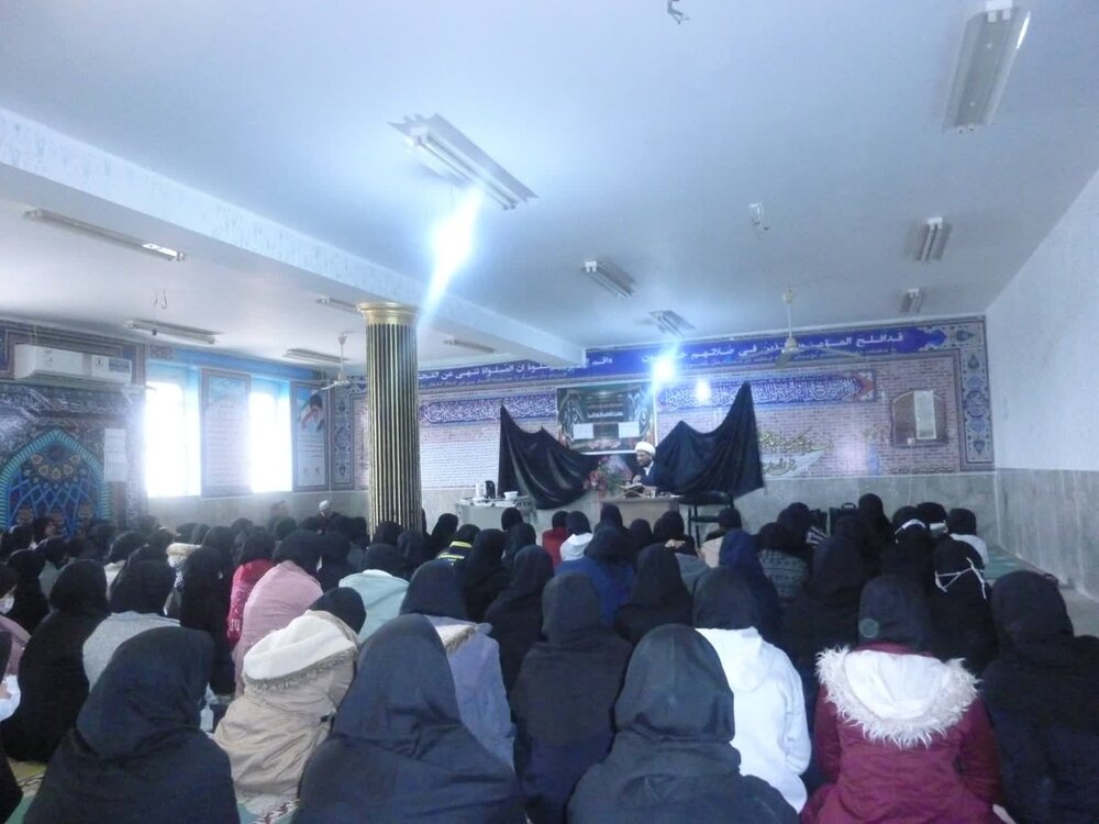 اقامه عزای فاطمی توسط دانش آموزان هویزه + عکس