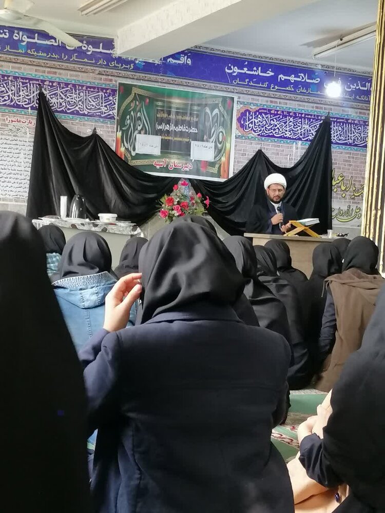 اقامه عزای فاطمی توسط دانش آموزان هویزه + عکس