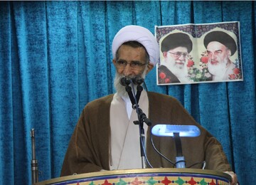 مردم با عمل به قرآن ۹ دی را رقم زدند