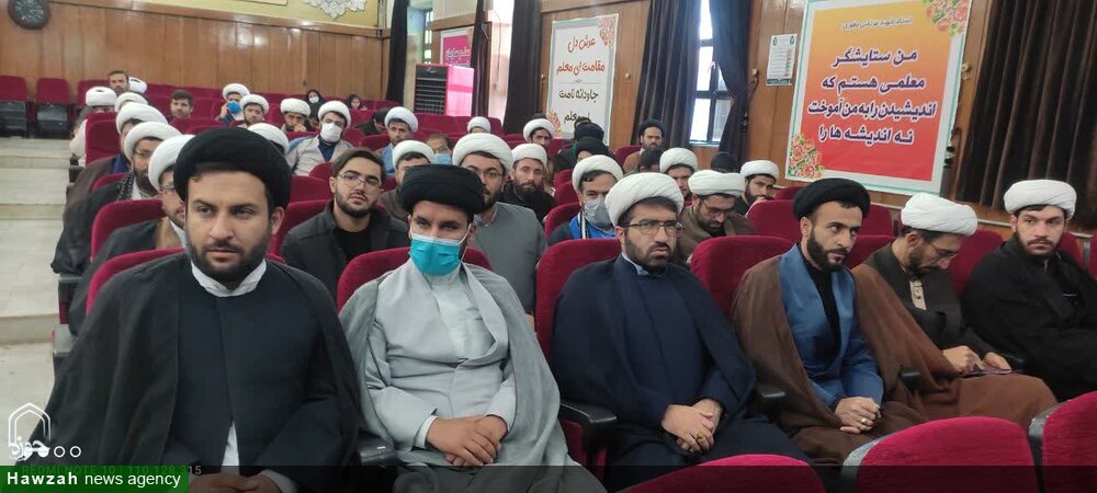 کسانی که شعار «زن، زندگی، آزادی» می دهند، چادر از سر زن مسلمان میکشند