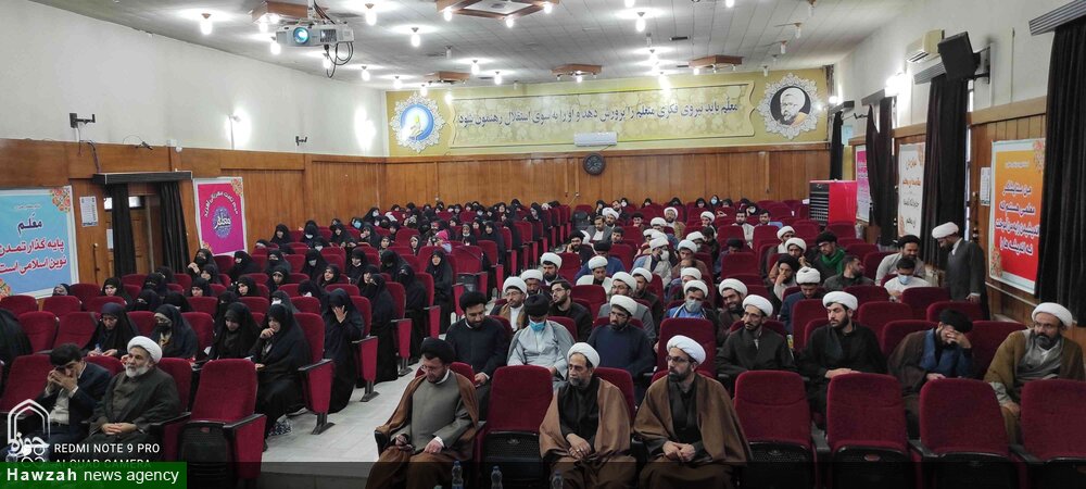 کسانی که شعار «زن، زندگی، آزادی» می دهند، چادر از سر زن مسلمان میکشند