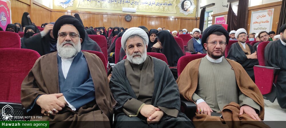 کسانی که شعار «زن، زندگی، آزادی» می دهند، چادر از سر زن مسلمان میکشند